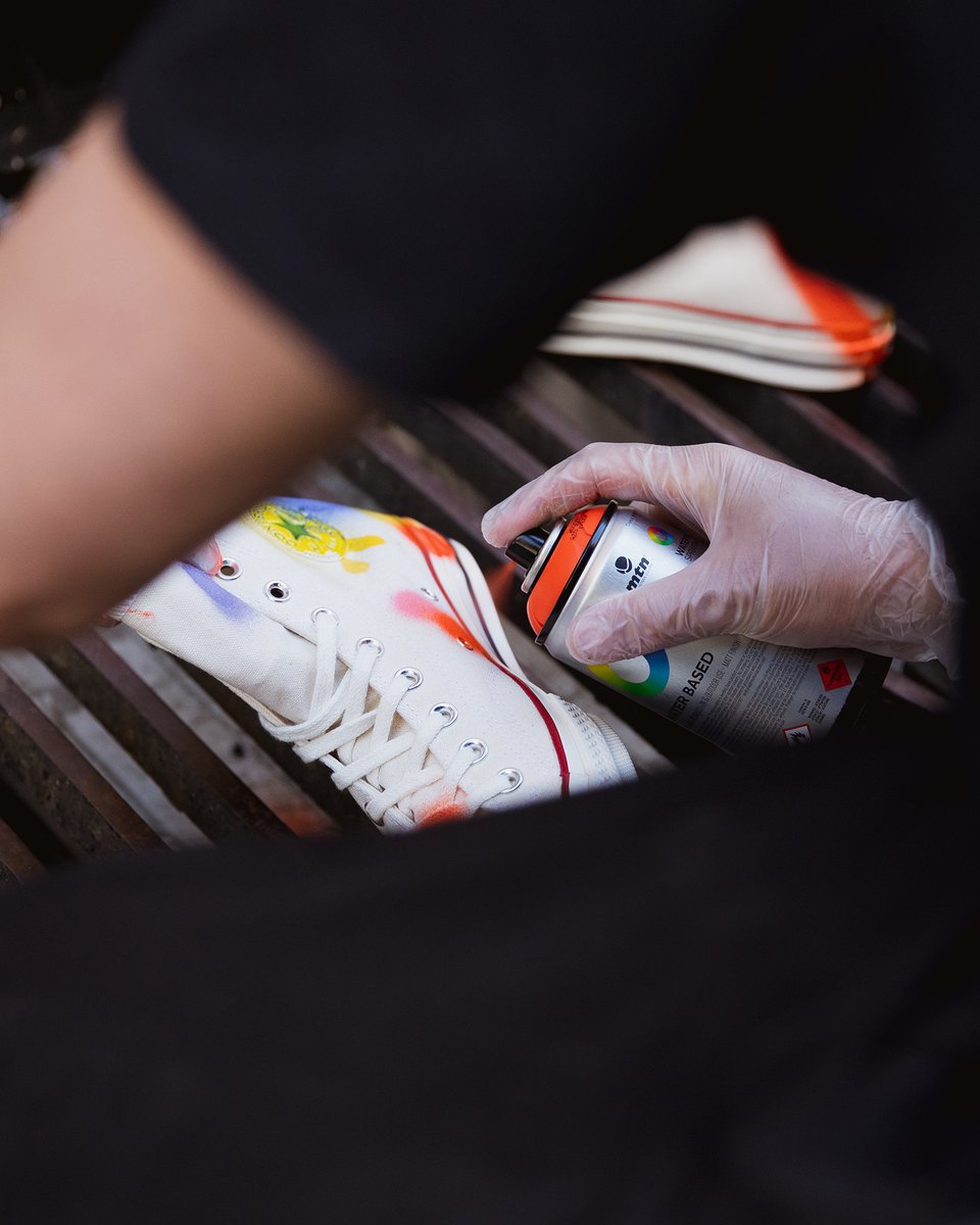 Footpatrol_ldn's tweet photo. Alongside our latest Communi T with @RobiWalters, Robi will also be raffling off a hand-painted series of 1 of 5 custom Footpatrol T-shirts and 5 pairs of Converse with proceeds going to @WeAreGrow___. Stay tuned for more info! #FPCommuniT #CommuniT #RobiWalters #Streetwear https://t.co/9MVdgKy8Nd