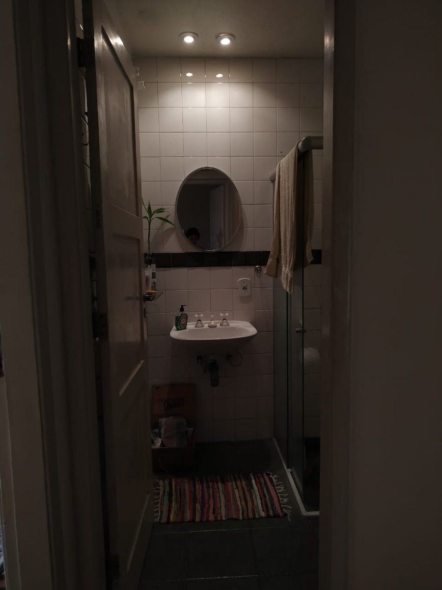 Olá, minha namorada divide um apartamento com uma amiga mas tem um quarto sobrando e elas estão a procura de uma terceira MULHER pra dividir as contas. O AP é em Santa Teresa e em um lugar muito lindo, como ela não usa twitter eu fiz o post pra ajudar. O total é R$ 720,00 
RT PLZ