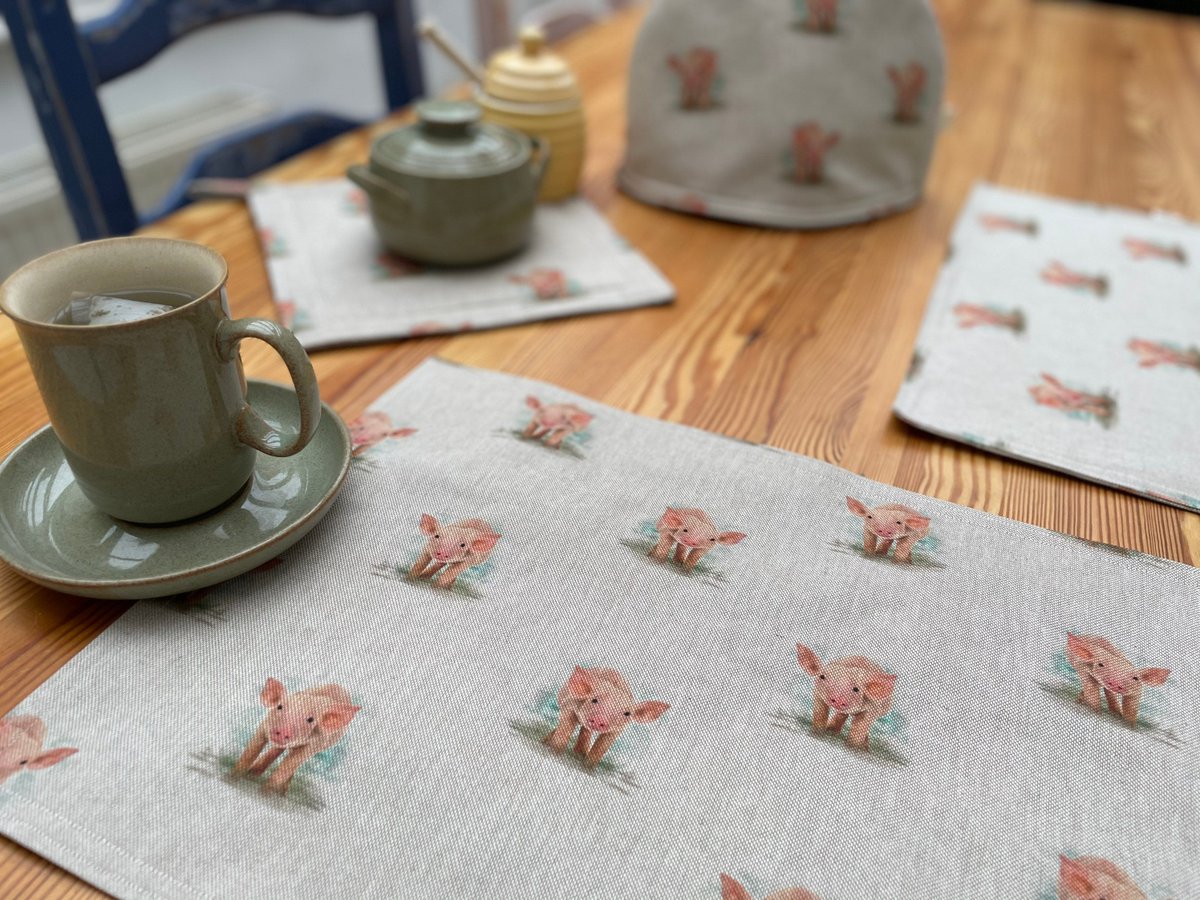fromvioletmay's tweet photo. Excited to share the latest addition to my #etsy shop: Pig Linen Placemat https://t.co/fVaDwGwes5 #rectangle #linen #pink #beige #farmhousestyle #naturallinenweave #reversiblewashable #washablefabric #modernnuetral #pig https://t.co/Z8wg4wkcIX