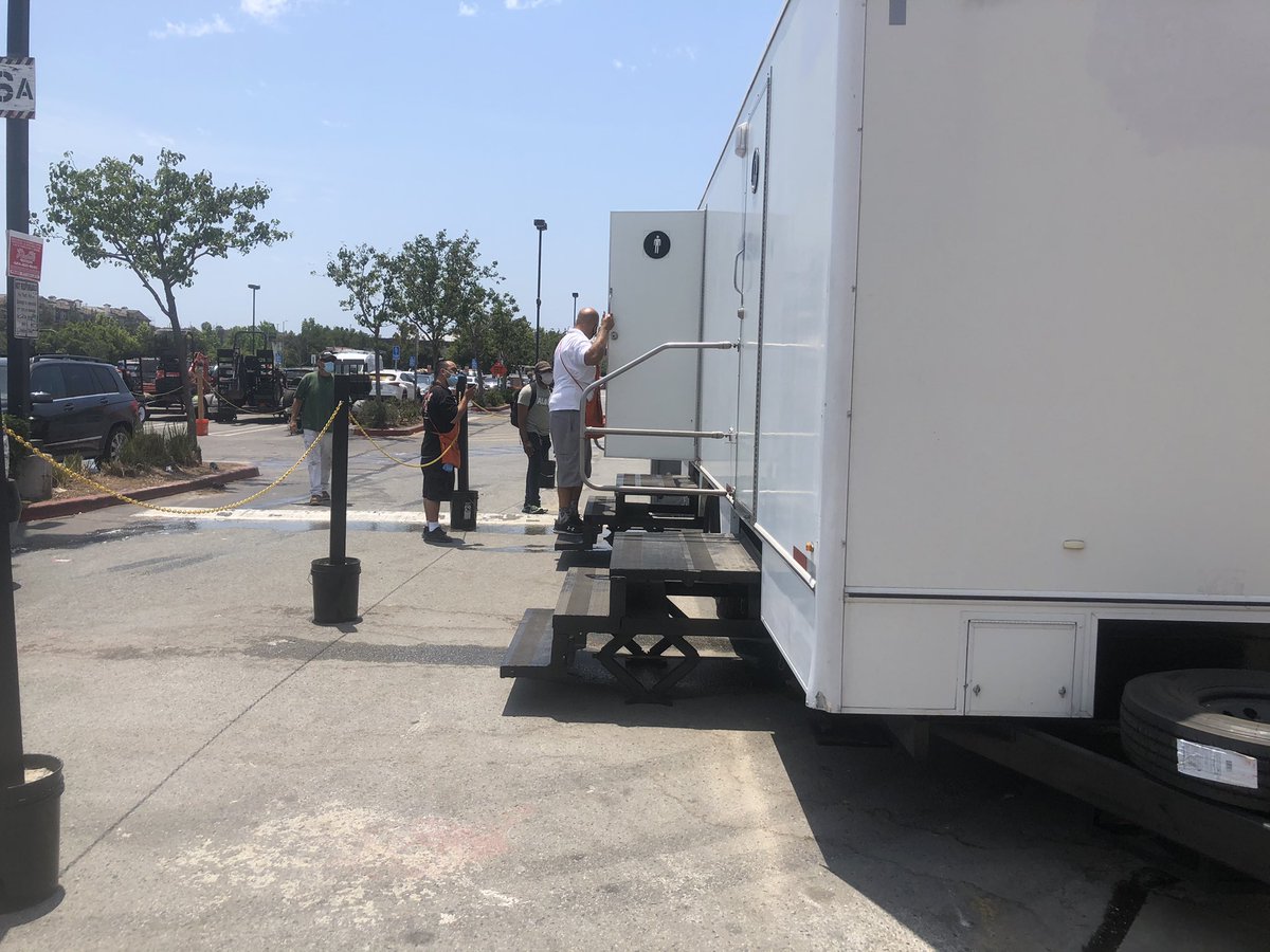 GreenBldgPro's tweet photo. #HomeDepot is literally shit right now!
(their main #restrooms clogged up last week, due to low-capacity #pipes not up to code; Home Depot’s solution was 4 #mobiletoilets to serve the busiest #store in the country, #smart #corporatelogic ).
#toilet #outhouse #portapotty https://t.co/zctiPUE5kb