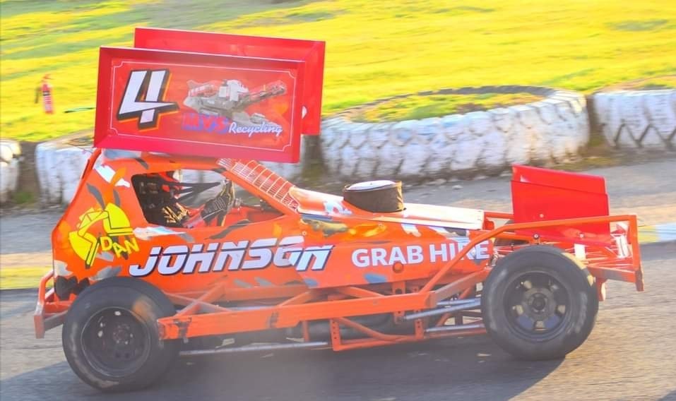 Gutted to hear the news that Dan Johnson is packing up his F1's  😓😓😓 thanks for the awesome memories Dan 👍 <a href="/FayeMcinnes/">faye Johnson</a>