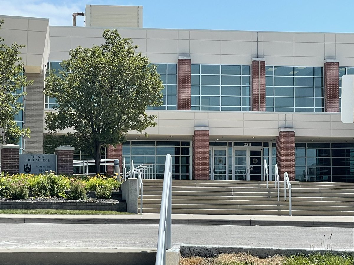 bs8751's tweet image. Just walked out of Turner High School for the last time. I&apos;ve always tried to leave a place better than I found. Hopefully that is the case. I&apos;m sad to leave, but I&apos;m excited as can be to head south!  @OlatheSouthHS