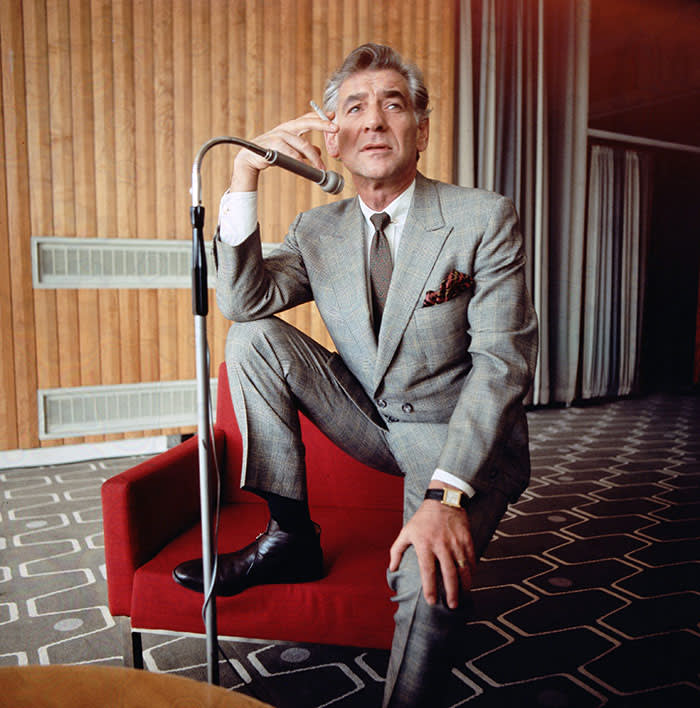 VIMOOZ's tweet photo. BERNSTEIN’S WALL traces Leonard Bernstein’s life, son of a Russian Jewish immigrant who rose to become Conductor of the New York Philharmonic.
#LeonardBernstein #movies #vimooz #filmmaking https://t.co/E80FrkxI7x
