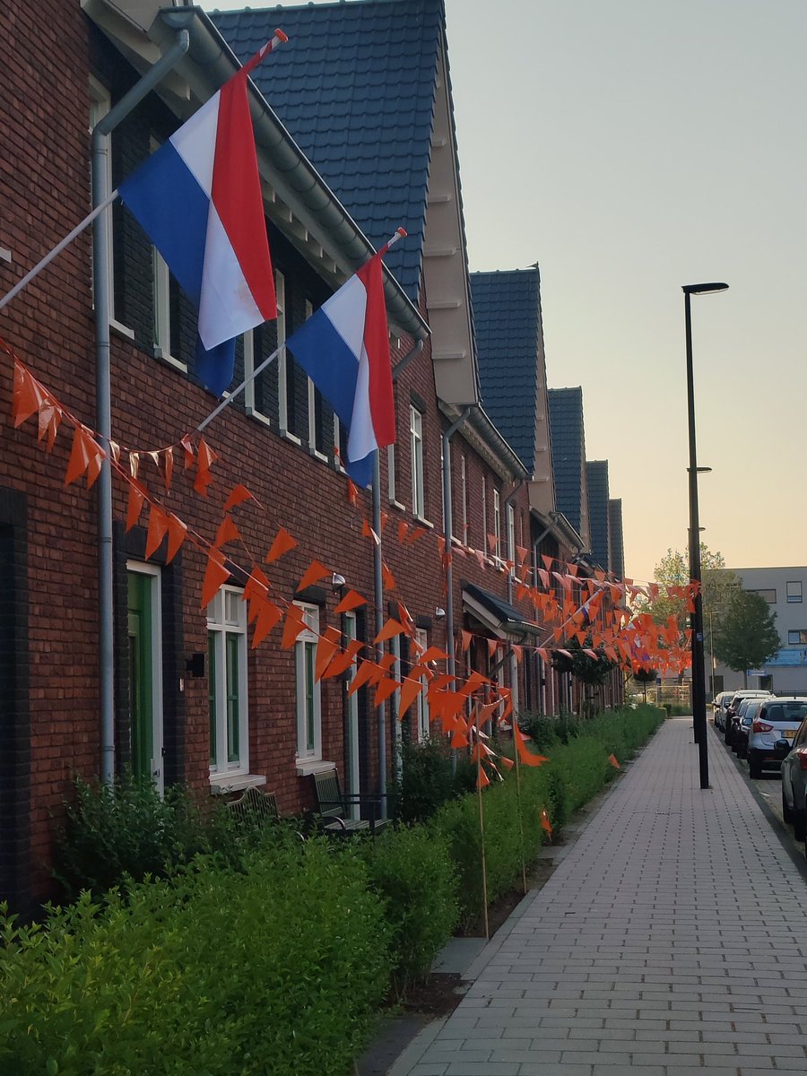 VVDMaassluis's tweet photo. De Bilderdijklaan is één van de genomineerden om de prijs te winnen:
BIER EN BITTERBALLEN voor de gehele straat!
Ken jij iemand die in deze straat woont? Tag diegene hieronder 👇
Wil jij ook kans maken op de prijs? Stuur dan nu je foto in naar fractie@vvdmaassluis.nl en maak kans https://t.co/nmaWpLzGc3