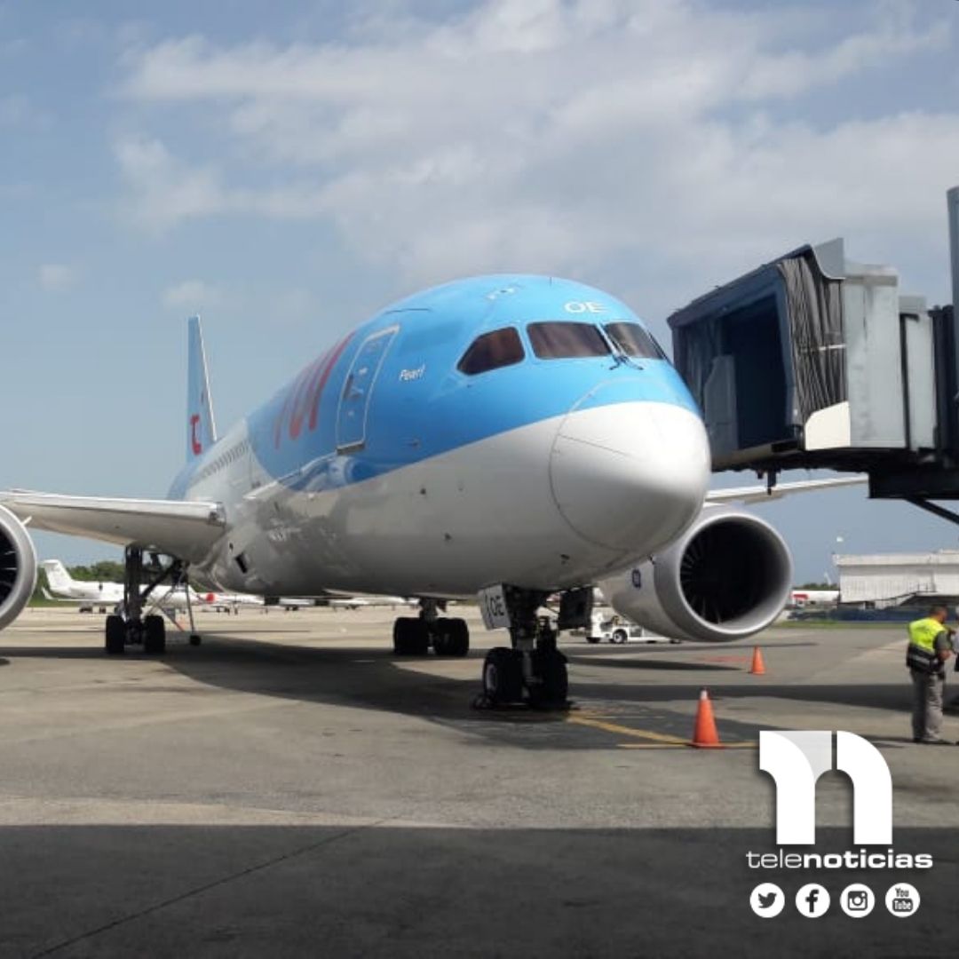 Telenoticiasrd's tweet photo. #NacionalesTN | Llega al país desde el Aeropuerto Internacional Las Américas José Francisco Peña Gómez, un millón y medio de vacunas contra el #COVID19 Sinovac procedente de la República Popular China.
@telenoticiasrd #Nacionales @telesistema11rd #China #Sinovac #Vacunas #AILA https://t.co/fMzNXHDfNj