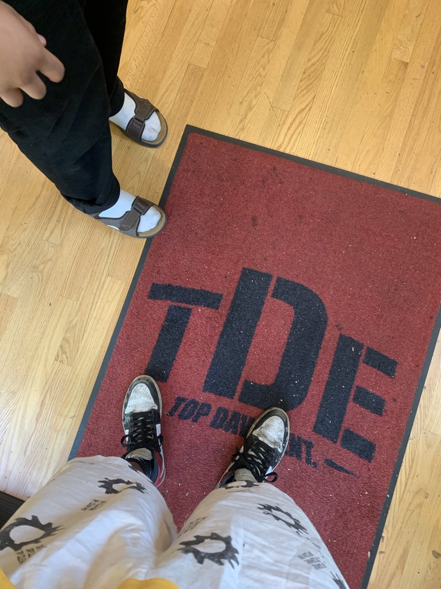 _sogross's tweet image. we gon be alright