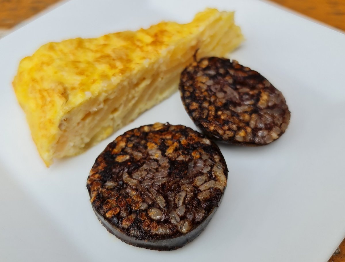 Happy World Tapas day! Tapas is Spanish and we want to share this Tapa. Pincho de Tortilla and Morcilla de Burgos!
#WorldTapasDay #pinchodetortilla #tortilladepapata #morcilladeburgos #tapasisspanish