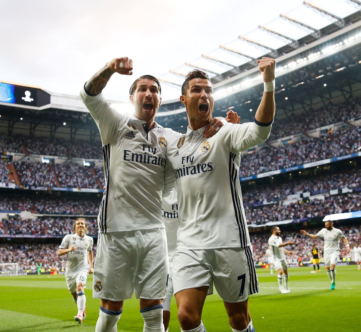 ActuFoot_'s tweet photo. Y’a pas à dire, c’était une sacrée paire ce duo. 🥵 https://t.co/2yKwpwjGj6