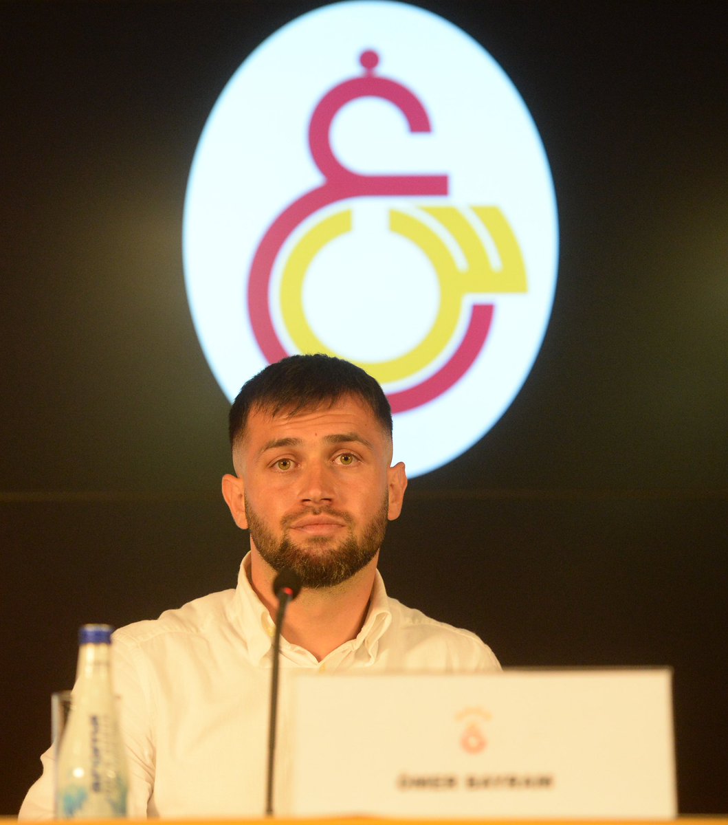 GalatasaraySK's tweet photo. Ömer Bayram: “İnşallah önümüzdeki 3 sezon yine kupalarla, güzel günlerle geçer”

Detaylar için 👉 https://t.co/BOiCuTHJcW https://t.co/UWvhpGO96D
