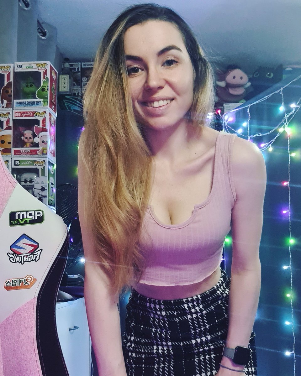 chunkyybuns's tweet image. Going live now on twitch, some more Horizon today 🤩 so excited after yesterday&apos;s story!

Twitch.tv/chunkybuttlove… giveaway at 500 followers. Come say hi lovelies 🍑💜

#samsontech #stream #streaming #twitchstreamer #twitch #giveaway