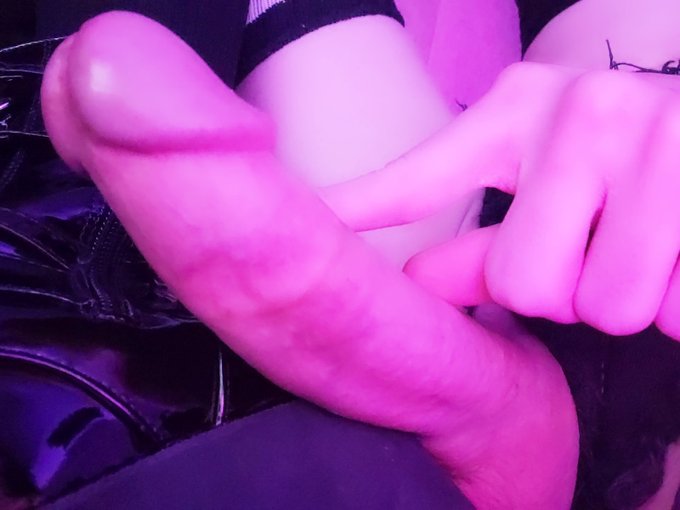 look at my cute balls https://t.co/JpvBYqBY6m