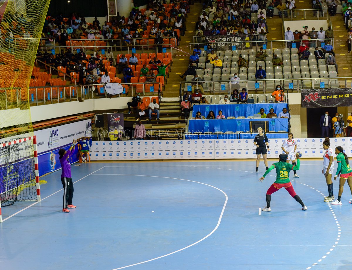 Charlesyvan5's tweet photo. Félicitations les lionnes indomptables
Direction finale de la CAHB
#CAHB #Yaoundé #237photographer #fecahand
@Ekohkarichma congratulations !
#sport https://t.co/BHaY5yO6uF