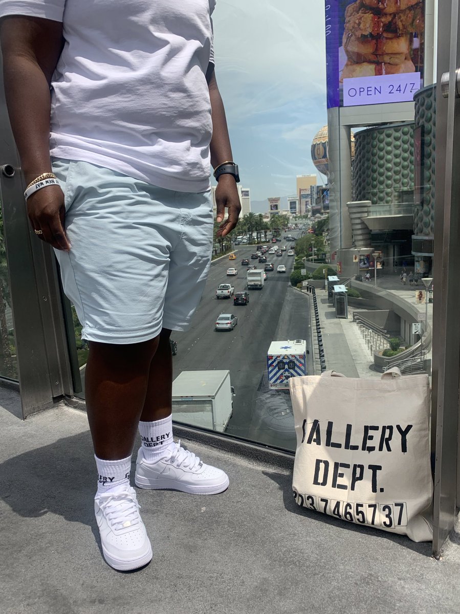 YoungCeo_Dee's tweet image. I Put It Up The First Five Years So How The F*ck Can I Really Lose? 😎 6/15 ♊️🍾🎉
#FreeWalt 🙏🏾🔒