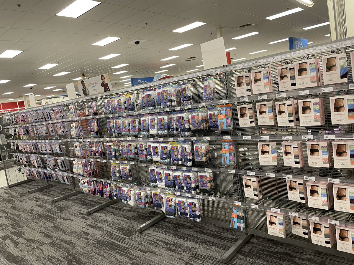 EmilySKing2's tweet photo. Now this is what I call a facelift! 😍 Huge shoutout to my awesome Style Lead @StephanieBuell0 for all your help! Major moves happening here at #610 🎯  @settoselltarget @laren_john https://t.co/vCAAzyZaGB