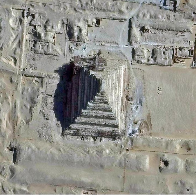 EgyptFromSpace's tweet image. The Pyramid of #Djoser / Step Pyramid - #Saqqara Necropolis, #Egypt - 2020 | #EgyptFromSpace #SatelliteImagery