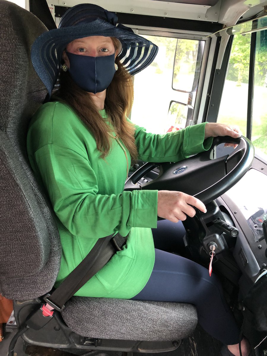 RenniesRiver's tweet photo. Lots of smiles and fun today for school spirit day! #bestyearever #ourbusdriversrock https://t.co/BgpSuxlUG6