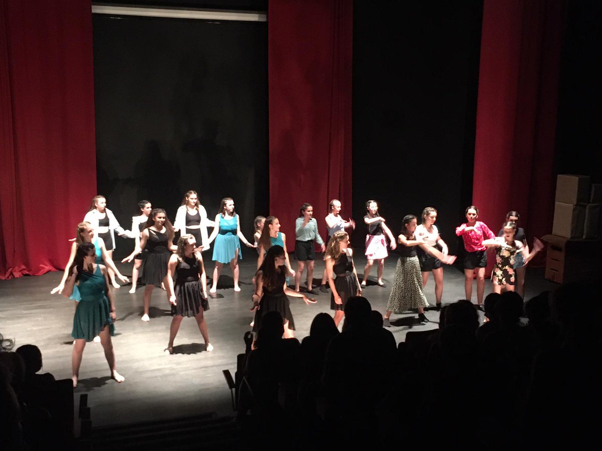 ⭐🎉💃Enfin après plus d'un an... l'aboutissement #AS danse <a href="/clg16fontaines/">H Pouliquen</a> : magnifique production, élèves autonomes, bcp d'émotions partagées sur scène et en salle ! Bas les #Masques, les #tests ont été faits, la #jauge respectée... #DeveloppementDurable #spectacleengagé #UNSS