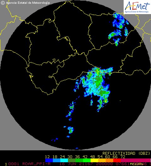 Storm_Malaga's tweet photo. El litoral de la #Axarquía bajo la parte delantera del Sistema Convectivo, especialmente en los municipios de #VélezMálaga y #Nerja, donde comienza a descargar con intensidad torrencial y granizo. No se descarta la posibilidad de que alcance también #Málaga capital. https://t.co/7j50MmlYfZ