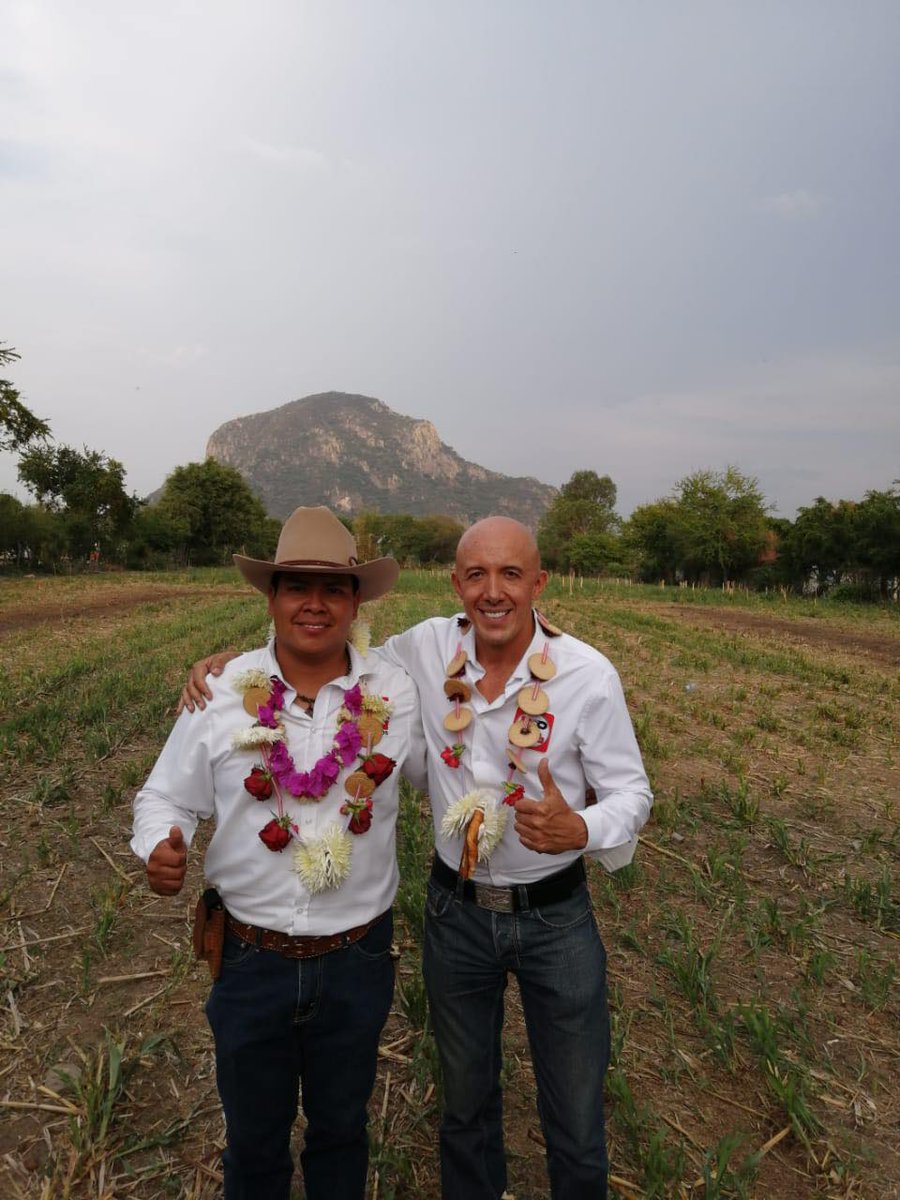 CarlosFeria75's tweet photo. Felicito también a mi amigo Ángel Augusto Domínguez Sánchez, joven y talentoso maestro que ahora guiará con justicia el destino de #Jantetelco aplicando políticas públicas y acciones que fortalecerán a este municipio. https://t.co/CUIJujrTnf