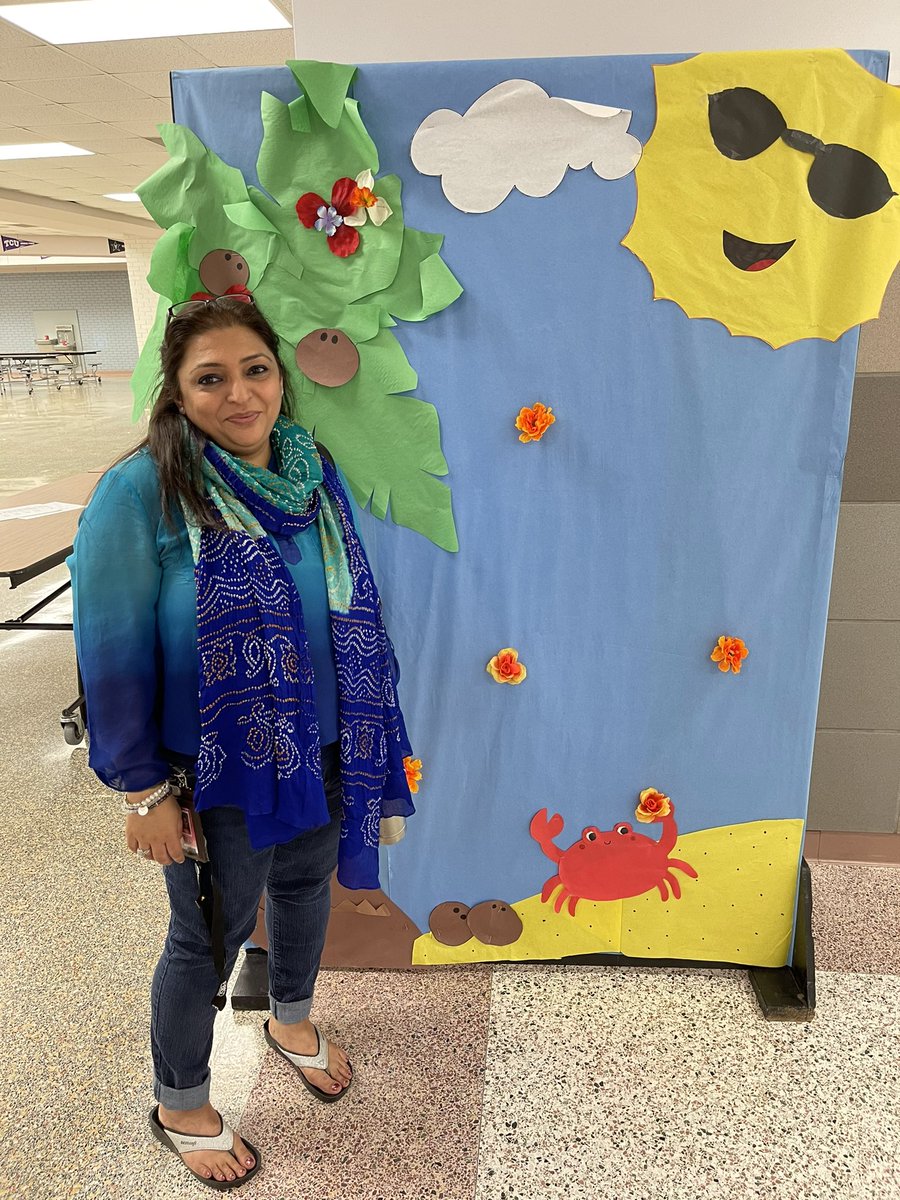 FbisdMs's tweet photo. #12DaysofSummer #SummerSchoolisNOTapunishment 1- Celebrate Education
2- Tye-Dye Tuesday 3-Jersey Day 4-SpiritDay/College Day https://t.co/yIWA5UI0DD