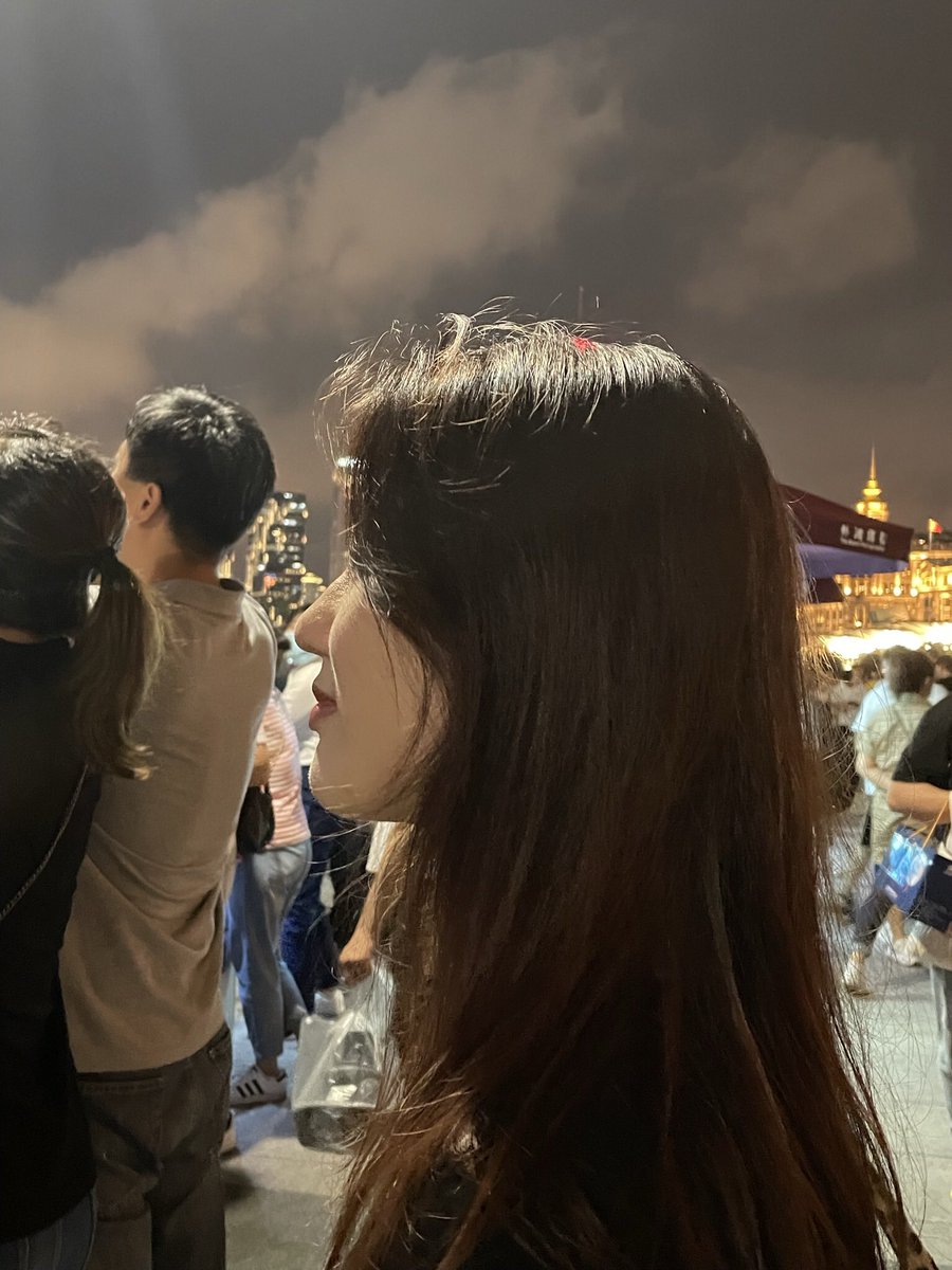 朋友说好喜欢这张虽然都看不到脸 我说是因为能看出来我在笑 https://t.co/TkqcrODsbW