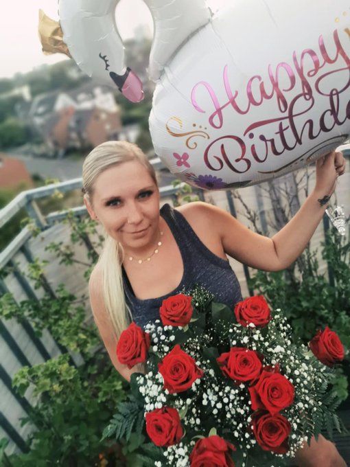 Vielen Dank f&uuml;r die Gl&uuml;ckw&uuml;nsche! Ich habe mich richtig dolle gefreut... ❤️😘 https://t.co/K0SGtwREdv