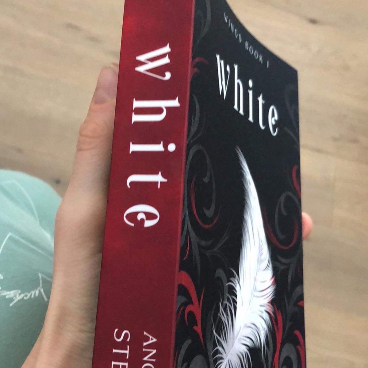 ajsteffort's tweet photo. Look at what came today. Proof copies of the new White paperback. I’m slowly updating the paperbacks and the series should be complete with its new print look by the end of summer.

#bookcover #angelbooks #yabooks #BookTwitter #bookshelf #paperbacks #writerslife https://t.co/ap0Wt8UTbZ