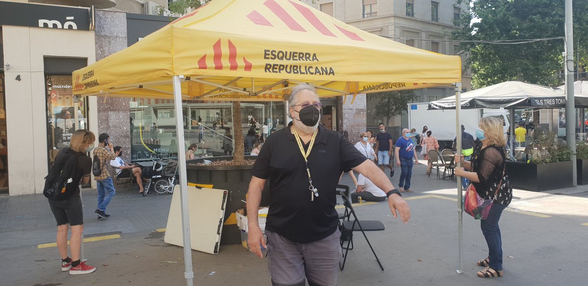 ERC_Eixample's tweet photo. Aquest matí hem sortit a explicar l'actuació prevista per adequar l'espai veïnal situat al Mercat de Sant Antoni. Treballem per fer uns barris més vius i cohesionats! #ImpulsemEixample https://t.co/UqI2Pk5Qx4
