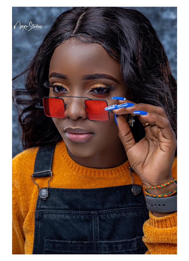 ABDeBossTheBlo2's tweet photo. #Happy birthday to my very own favorite Rapper in Sierra Leone🇸🇱🎤🎧💯
#De female den lyrical King👑 #JellyBee ❤
The rapper ar always loyal to🎧
The rapper I respect the most🎤💯
The Miss. Loyalty💯 
The Miss. Muzikimaanegorhaantee ✍
❤️❤️❤️ https://t.co/eNTgTmDS9Q