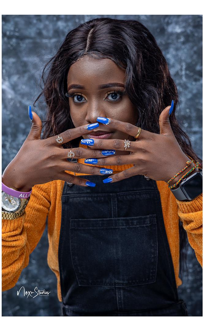ABDeBossTheBlo2's tweet photo. #Happy birthday to my very own favorite Rapper in Sierra Leone🇸🇱🎤🎧💯
#De female den lyrical King👑 #JellyBee ❤
The rapper ar always loyal to🎧
The rapper I respect the most🎤💯
The Miss. Loyalty💯 
The Miss. Muzikimaanegorhaantee ✍
❤️❤️❤️ https://t.co/eNTgTmDS9Q