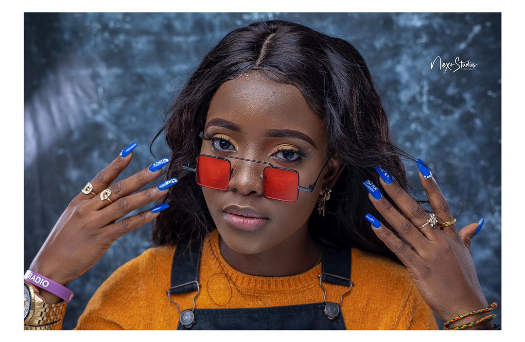 ABDeBossTheBlo2's tweet photo. #Happy birthday to my very own favorite Rapper in Sierra Leone🇸🇱🎤🎧💯
#De female den lyrical King👑 #JellyBee ❤
The rapper ar always loyal to🎧
The rapper I respect the most🎤💯
The Miss. Loyalty💯 
The Miss. Muzikimaanegorhaantee ✍
❤️❤️❤️ https://t.co/eNTgTmDS9Q