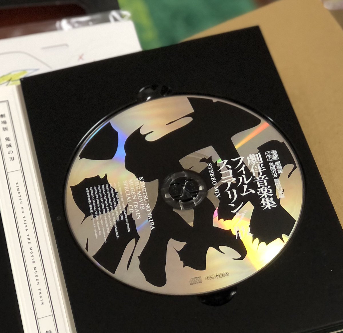 My 毎朝劇伴音楽集 を聴きながら通勤してるんだけど うちはオープニングが大好きで いつも１を繰り返し聴いてしまう 聴きながら あの列車のぷしゅーって音とパッと光るライトの映像とか思い出して あのシーンが本当に好きだったりする 鬼滅の刃無限