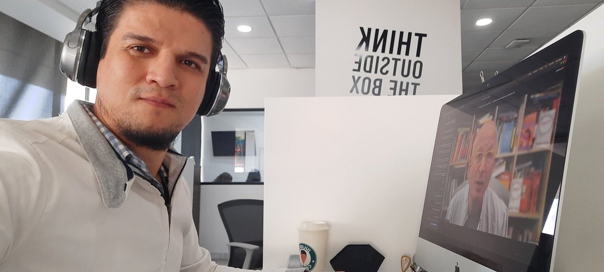 jullsmx's tweet image. Enjoying the #webcreators2021 and watching @sethgodin