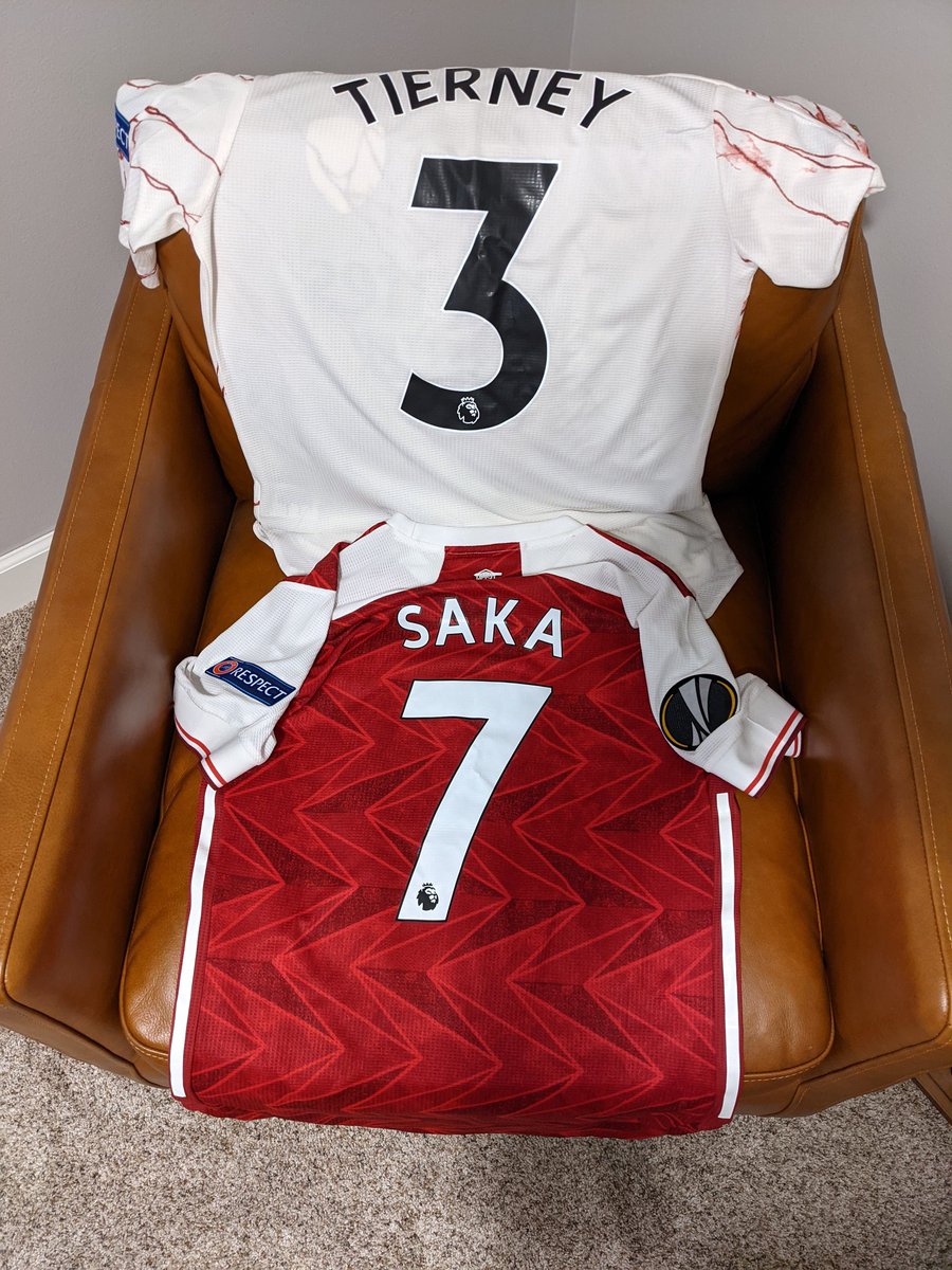Nebraskangooner's tweet image. 🚨ARSENAL JERSEY GIVEAWAY🚨

I have two Arsenal jerseys I&apos;m giving away! (Size European large)

@kierantierney1 and @BukayoSaka87 

All you have to do is retweet this and comment on the post with the name of your favorite Arsenal player.

Winners will be selected on Tuesday 6/22