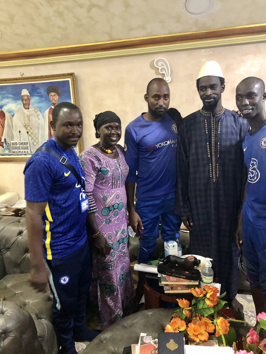 SeydinaOumar28's tweet photo. MATCH DE GALA AVANT LA FÊTE DU TITRE DE CHAMPION D’EUROPE 2021👇🏾
#Chelsea_Fan_Club_Mali est revenu avec une victoire du match de Gala contre #CHERIFLA
#Amis_Chérif 0-1 #Chelsea_Fan
Adama Baya 27"⚽️ https://t.co/K8c9O8xqFp