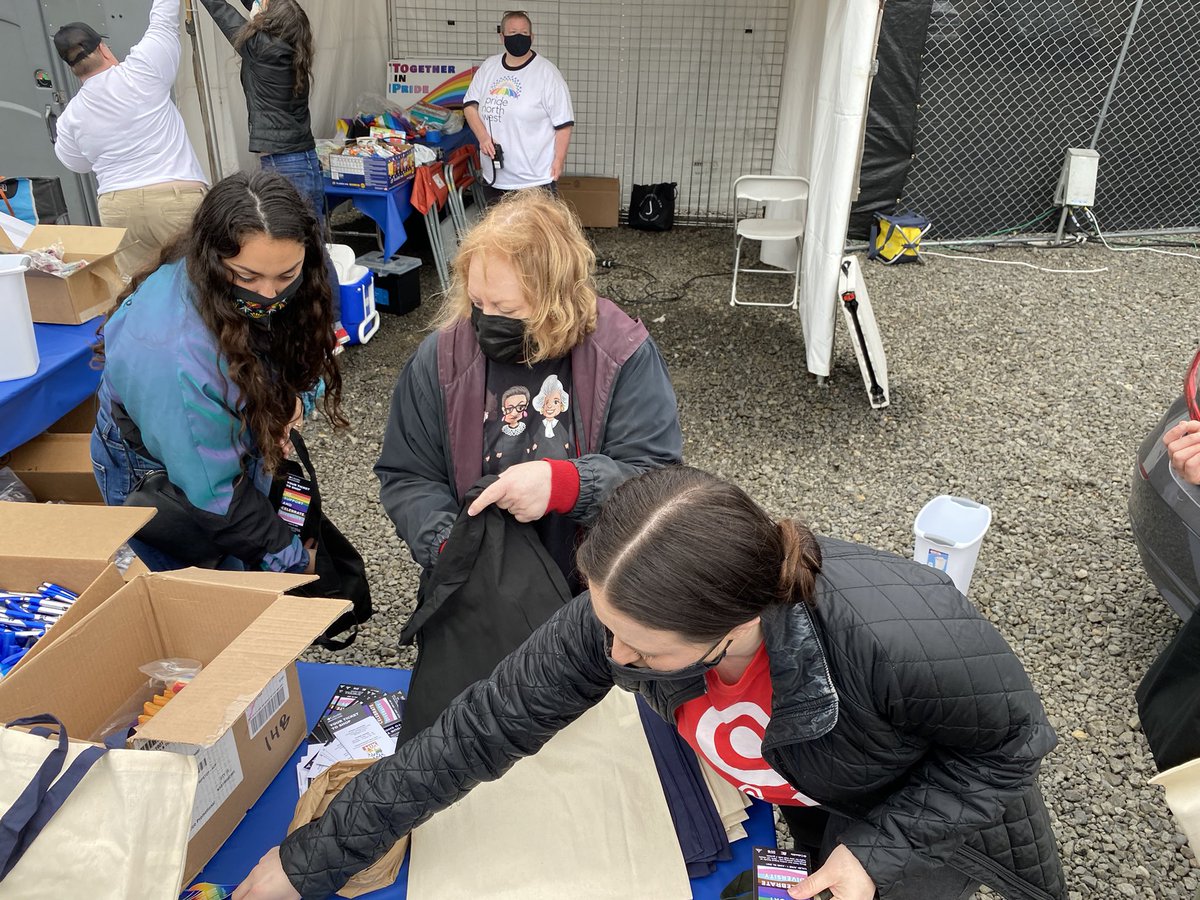 GloriaSwann's tweet photo. Thank you #PridePics #PortlandPrideFestival for letting the #TargetVolunteers join with community volunteers!
#Pride2021 #PRIDE
@taykwent @TheJessLarson https://t.co/gm6hqh31f3