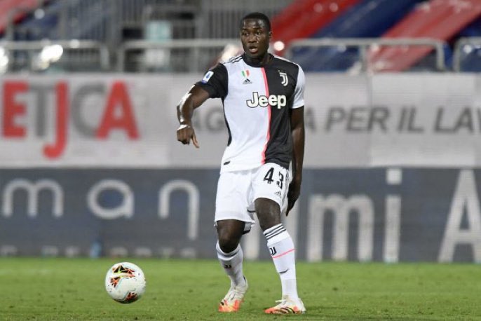 👀 𝗠𝗲𝗿𝗰𝗮𝘁𝗼 👀

🔄 Le FC Lorient serait intéressé par Daouda Peeters 🇧🇪, jeune milieu belge de 22 ans (Juventus). 

🤝 Le FCL aurait même trouvé un accord avec la Juve, mais forte concurrence sur le dossier (Zulte Waregem, Cercle Bruges)

(<a href="/Nieuwsblad_be/">Nieuwsblad.be</a>)