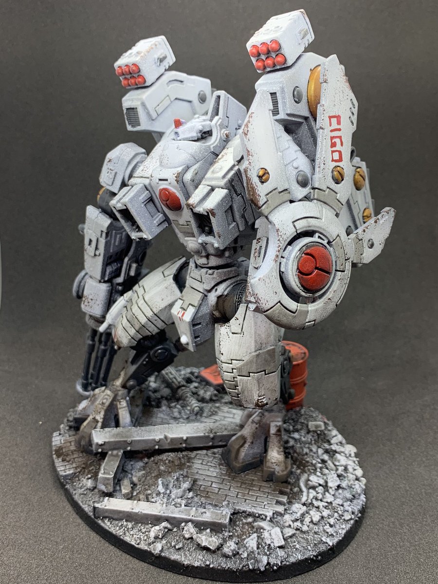 dreadnoughtbro1's tweet photo. Crazy tho think there’s 7 years of painting experience between these 2 models. Painted up a @privateerpress #protectorateofmenoth #Warmachine Judicator as a gift for a friend back in 2014, then the #tau #riptide for different friend. https://t.co/iPYcta6k4Q