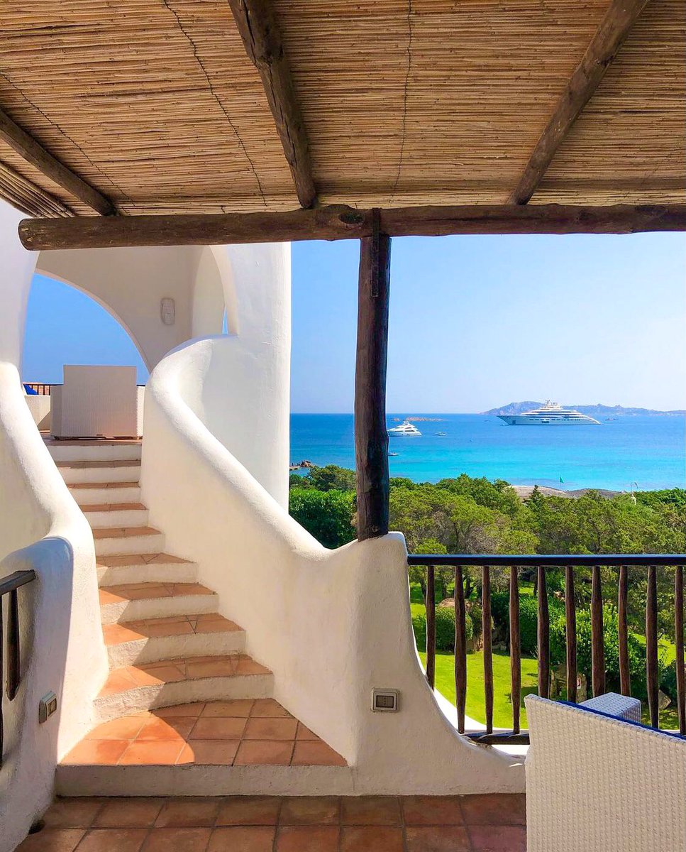 From our panoramic terraces, you can enjoy the magic and colourful landscapes of Costa smeralda while tasting delicious drinks created by our talented barman.