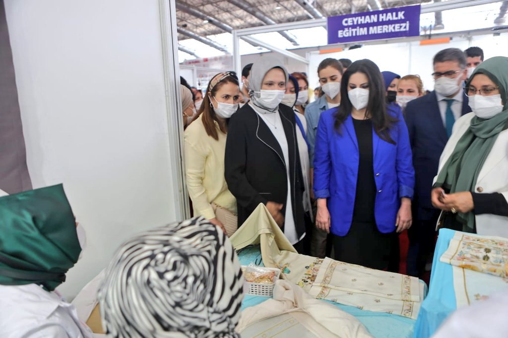 sevilcan8's tweet photo. Sn Bakanımız @jsarieroglu ile birlikte Ticaret Bakanlığımızca desteklenen "Bölgesel Kooperatifler Zirvesi"nin a��ılış törenine katıldık. Kadınlarımızın el emeği göz nuru hazırladıkları ve yetistirdikleri birbirinden güzel ürünler görmeye değer...
Ellerinize ve Emeklerinize sağlık. https://t.co/cN1jgTa7CY