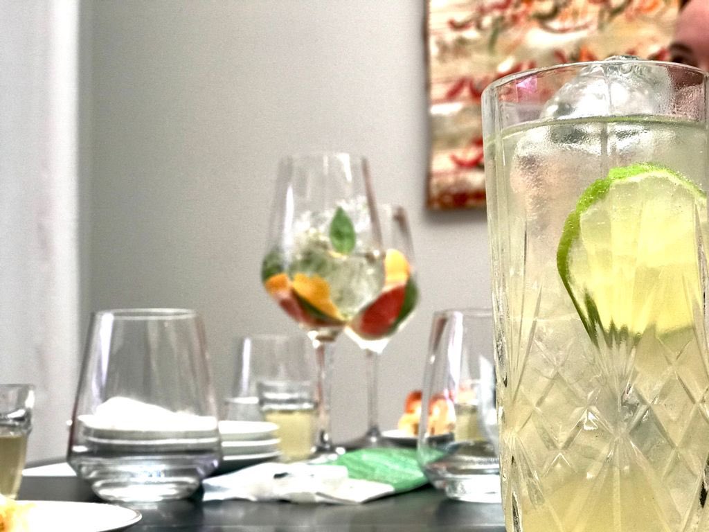 WineNewsIt's tweet photo. Il #vino e il #trend #mixologist: le #bollicine storiche d’Italia, #Asti (@ConsorzioAsti), insieme al #flairbartender e #barspecialist #GiorgioFacchinetti, che ha creato un #AstiCocktail speciale (anche per WineNews), all’insegna delle #bollicine, della freschezza e dell’#estate https://t.co/Ic3osTV4BH