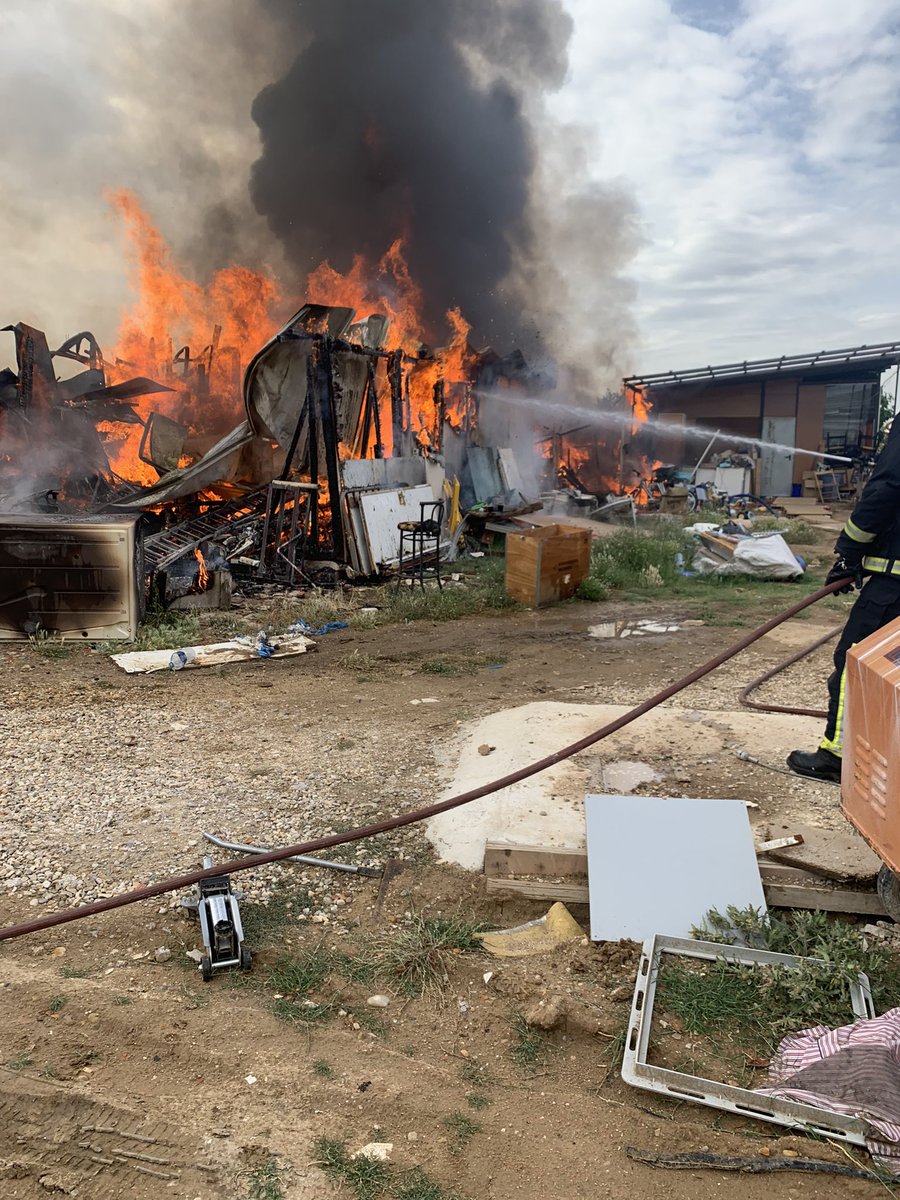 Parque_11's tweet photo. Intervenimos en #FuenteelSaz por un #Incendio en una casa situada entre varias edificaciones .
Más se 6 horas de intenso trabajo .
Dotaciones de #Parque12 #TresCantos #Parque21 #Coslada @Parque_11 #Alcobendas y coche de #Jefatura J2.2 y vehículo #Almacen de
#BomberosCM https://t.co/NVfXBx7f0W