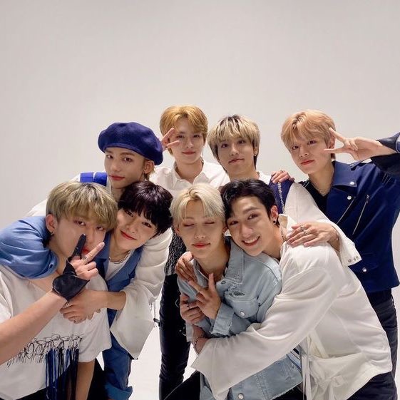 hourbtskz's tweet image. hii, we are a new account dedicated to bts and skz, we post edits, thinkers and maybe hourly tweets! please rt to get to more armystays !! ❣️💜