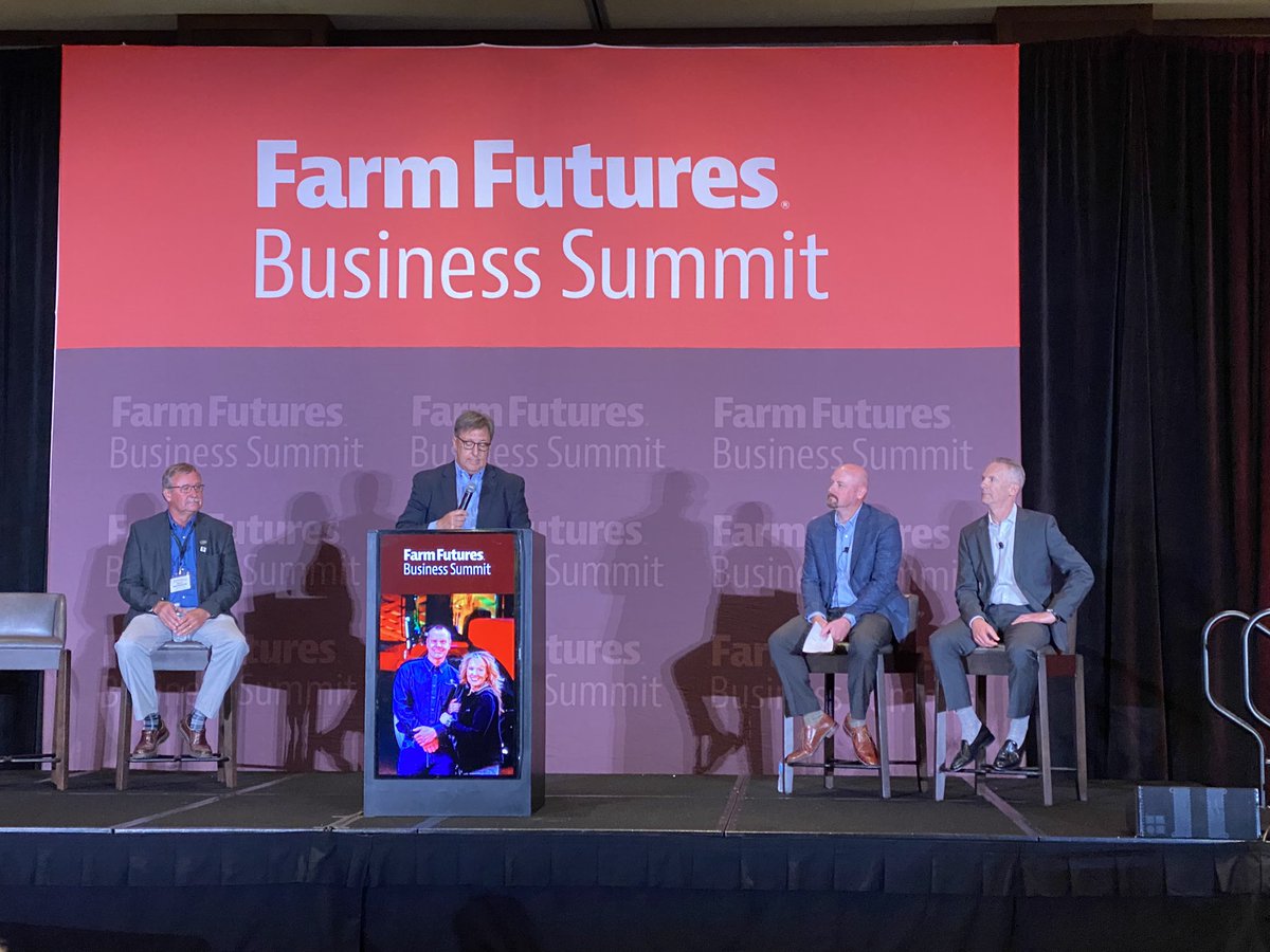 GrowthEnergy's tweet photo. At the #FFSummit21 today, our SVP Mike Lorenz shared his perspective as a former fuel retailer who saw first-hand a growing consumer desire for cleaner transportation options at the pump, and how E15 can be the immediate solution for meeting consumers' needs for decarbonization. https://t.co/4908vyEOGL