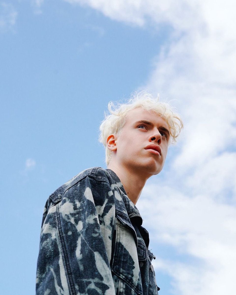 instagram's tweet image. “To truly tackle climate change, we all must actively challenge all oppression, injustice and discrimination.” 💚  
  
17-year-old @elijahmckenzee 

instagram.com/p/CQMAPdYsrpB/