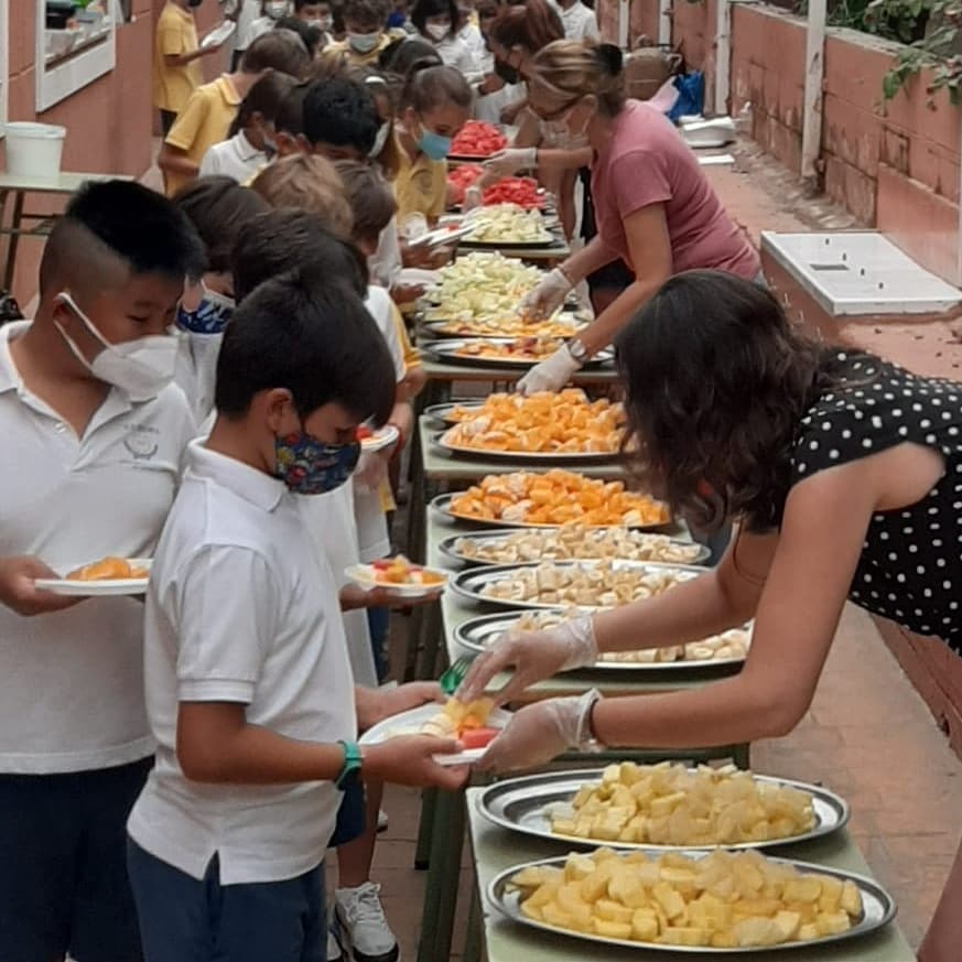 EISnews's tweet photo. 🍓🍇🍏🍉🥝 ¡Ayer nuestros alumnos de P4 y P5 disfrutaron de un desayuno a base de #frutaFresca! 😛 #AprenderAComer #EducaciónParaLaSalud #EuropaEsMiColegio 💙🇪🇺 https://t.co/za9Hu5aksO