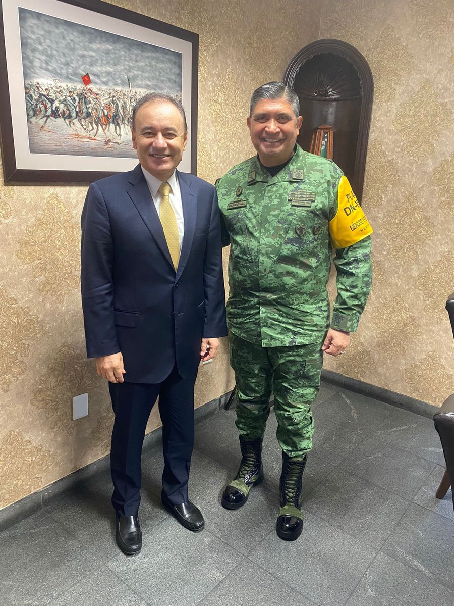 Gran reunión con mi estimadísimo General <a href="/Luis_C_Sandoval/">Gral. Luis C. Sandoval Glez.</a>, Secretario de la Defensa Nacional. Reafirmamos la importancia de mantener y fortalecer nuestra relación y coordinación para garantizar un #Sonora seguro. 1/2