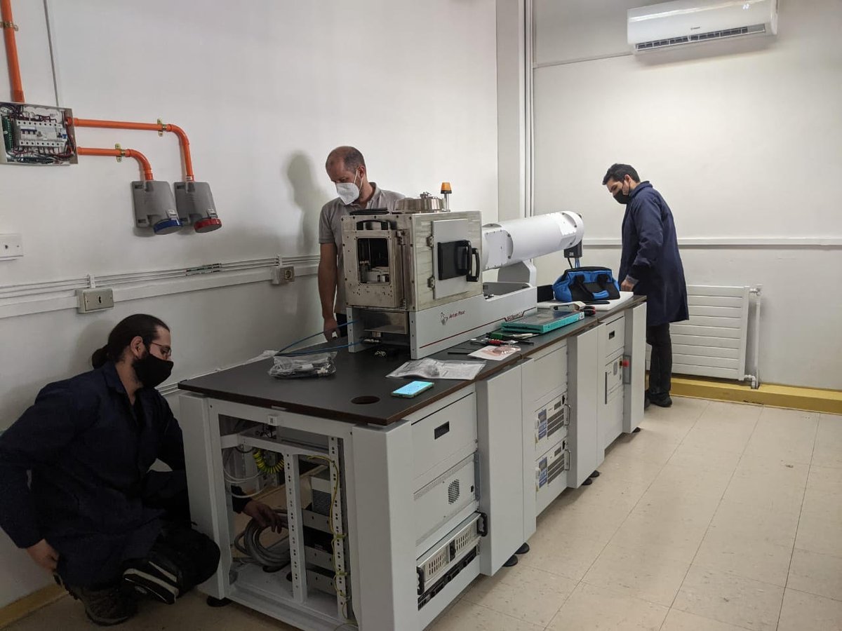 QuimicaUdeChile's tweet photo. Ya se encuentra instalado en Facultad, equipamiento SAXS 2.0 - Facultad de Ciencias Químicas y Farmacéuticas - Universidad de Chile https://t.co/c670oSTug3 a través de @QuimicaUdeChile @uchile @VID_UChile https://t.co/fM3digcaAa