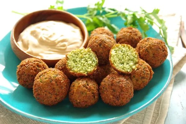 加藤マニ この緑の肉団子の絵文字はファラフェルというトルコなどで食べられるヒヨコ豆 もしくはそら豆 のコロッケなんですってよ T Co Vpdhmantxo Twitter