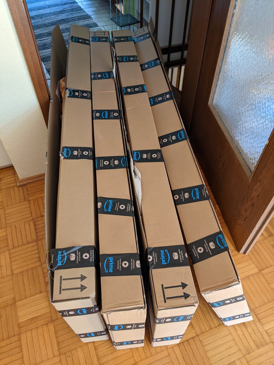 JNBlumenberg's tweet photo. Liebes @amazonDE war es wirklich notwendig die vier 1.2m (Durchmesser ca. 2cm) Gardinenstangen aus einer Bestellung auf vier riesige Kartons aufzuteilen? https://t.co/83YnirbYms